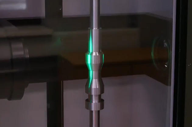 非接触の光学式シャフト測定機